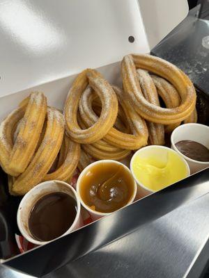 Churro combo: 15 churros + chocolate, caramel, Bavarian cream, Nutella