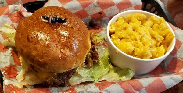 Bones' Burger with mac and cheese