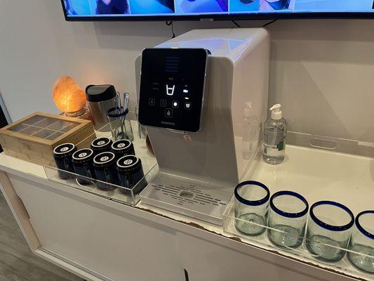 Water dispenser and tea bar