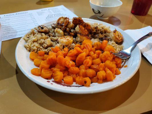 Shrimp with rice and sweet carrots