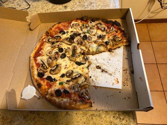 Medium cheese pizza with mushrooms and black olives. Soooooooooo good.