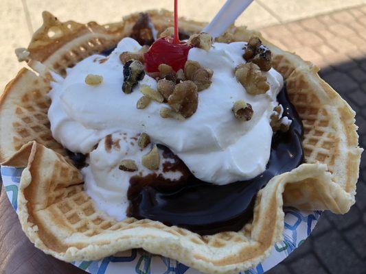 Edible bowl sundae!