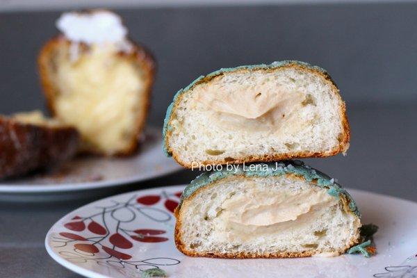 Inside of Jasmine Milk Bun ($5) - really good. Filling is delicious, has strong tea flavor. The bun is light and fluffy.