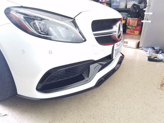 Mode carbon front splitter