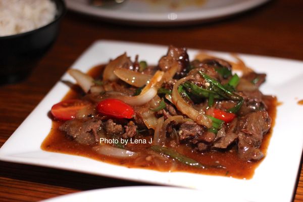 Spicy Beef Shasta ($18.25) - Wok seared beef slices sautéed with onion, tomatoes, chilies & scallions in ginger garlic sauce