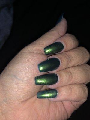 green nails