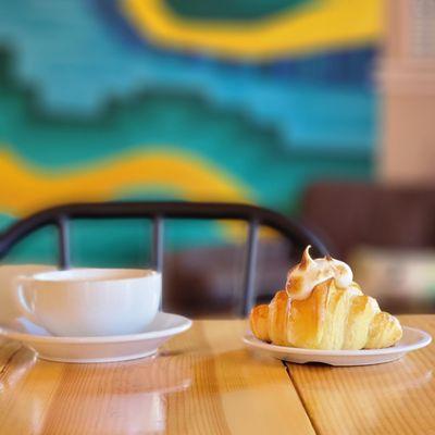 Chai latte & Chai cream croissant