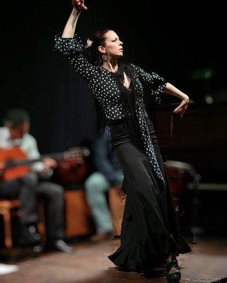 Laura Onizuka flamenco dancer