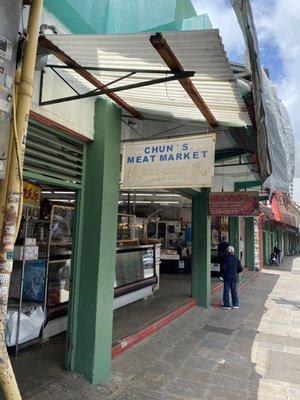 Great roast duck & pork served here.