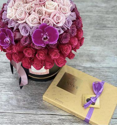 100 roses & Godiva chocolates gift set