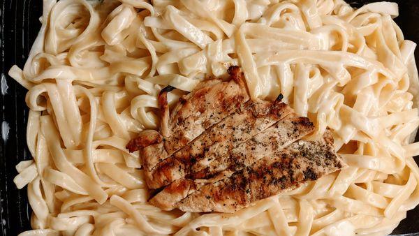 Fettuccine Alfredo w/Chicken