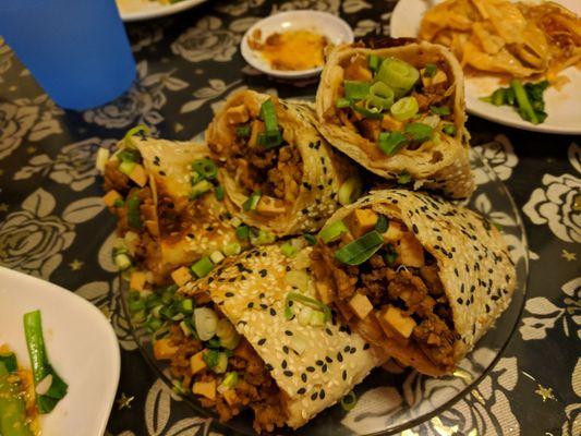 Shao bing (sesame bread pocket) with pork