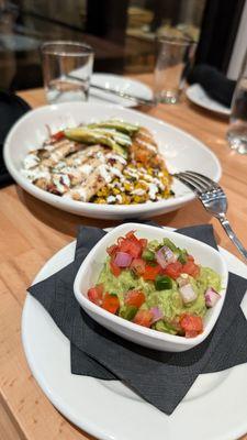 Fajita bowl with side of guacamole