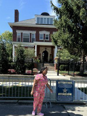 Black Foodie Tour, photo stop at former President Obama and First Lady Michelle