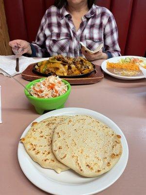 Los Paisanos Hispanic Restaurant