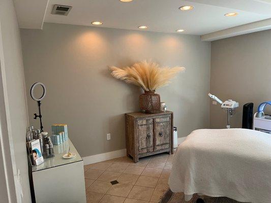 Calming and soothing facial room