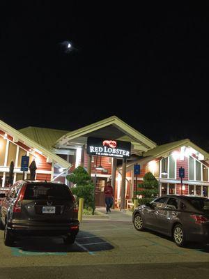 Red Lobster, after dark, with the moon up above