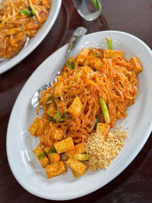 Pad Thai with Tofu and no bean sprouts: noodles have good chewy bounce and dish has a lot of flavor!