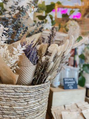 Beautiful dried flowers last forever!