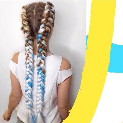 Braids with colorful extensions