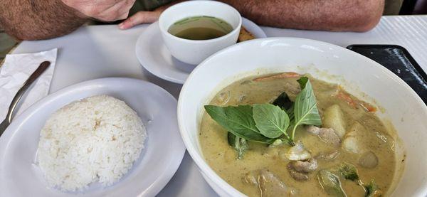 Green Beef Curry, White Rice, Eggroll, n Broth soup