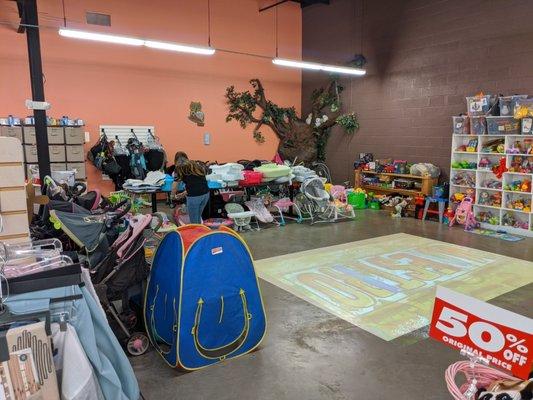 Children's area, including an interactive screen on the floor.