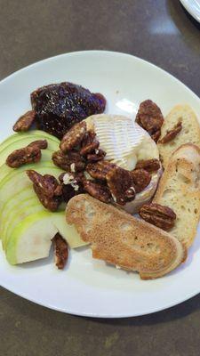 Baked Brie with apples, fig jam and candied pecans