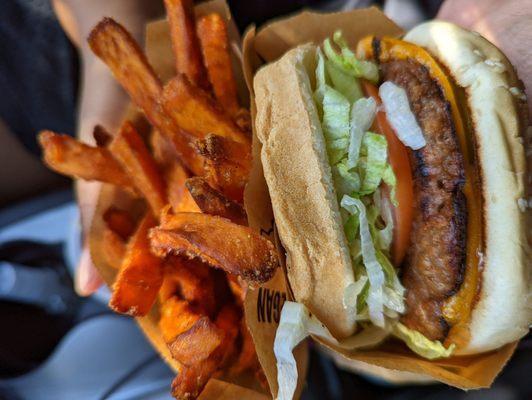 Jalapeno Cheeseburger w/ Sweet Potato Fries