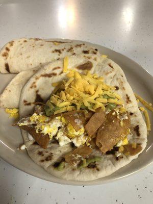 Migas con Queso y Guacamole