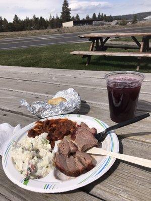 So damn good !! Best BBQ in Bend...