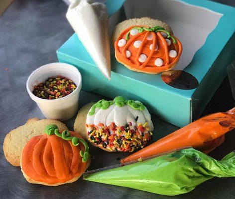 An autumn cookie decorating kit!