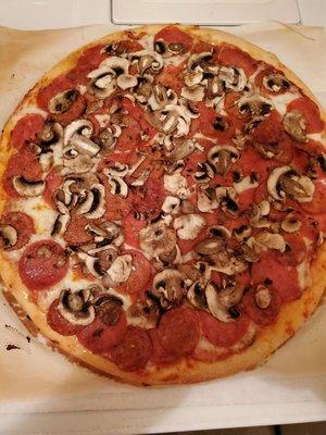 Pepperoni, linguica & mushrooms