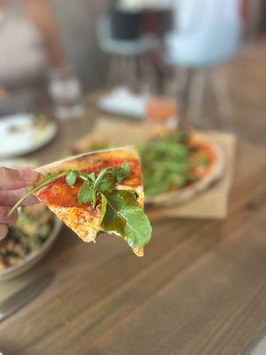 Fantastic pizza, I love all things arugula