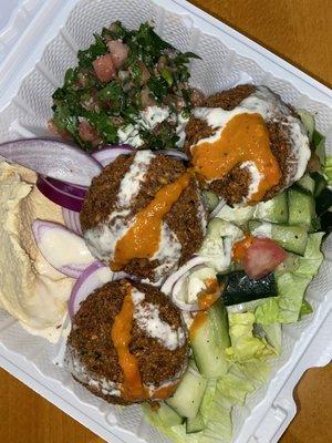 Falafel salad plate