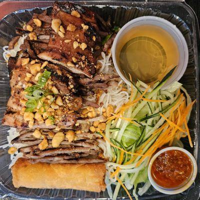 B9. Bún Đặc Biệt - The Super Bowl($17)