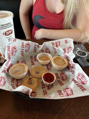 Cane's Sauce with 2 extra sauces.