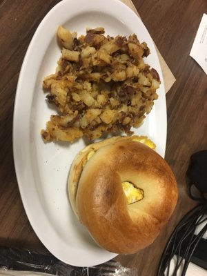 Bacon egg and bagel sandwich w/ home fries