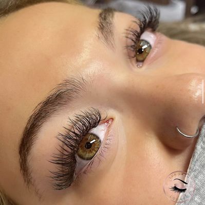 We live for these classic sets! Obsessed! Come visit our luxury eyelash salon in Brooklyn, NY!