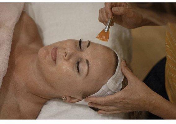 Intensive Brightening Facial- Visibly brightens and tightens your skin in 30 minutes