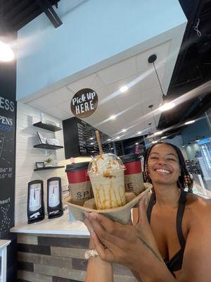 Cute coffee shop in the neighborhood. If you're a sugar-coffee addict then look no longer. The frozen coffee drinks smaaacckk