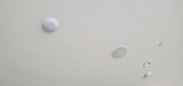 U6 Pro ceiling mounted PoE