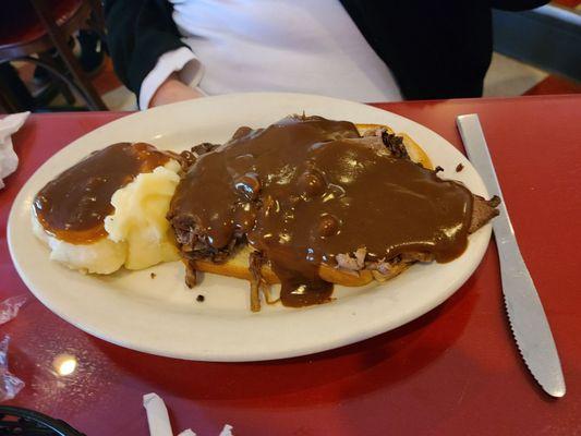 Roast beef n gravy sandwich with mashed potatoes