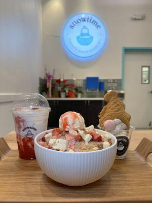 Strawberry Latte, Strawberry Cheesecake Bingsu   IG: @teawithjxsmine