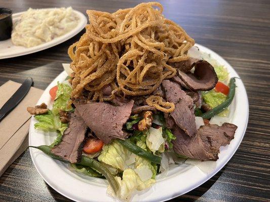 Buckhorn Roadhouse Salad with tri-tip