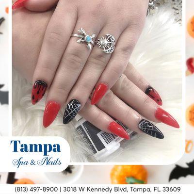 Embracing the spooky spirit of Halloween with these fang-tastic spider nails! These spider-themed nails are the perfect blend of spooky