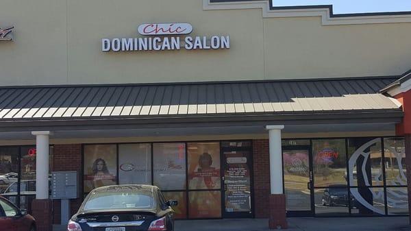 The outside view of Chic Dominican Salon