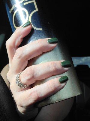 dark green nails- my favorite