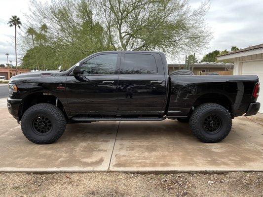 Ram 2500, Carli Pintop Kit, Method 704s, Nitto Recon Grappler 37x12.5R17.