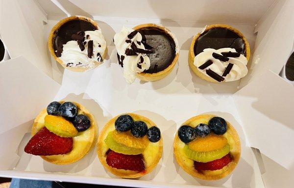 Cups of Fresh Fruit Tarts & Chocolate Tarts