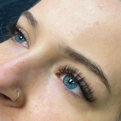 Hybrid eyelash extensions